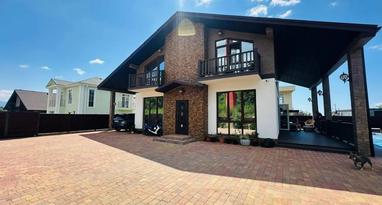 Фото №1. Дизайнерский дом 195 м² с бассейном, баней и видом на море