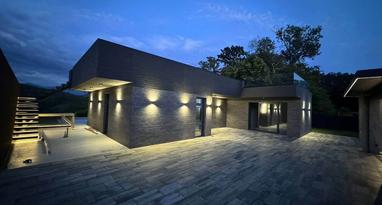 Фото №2. Современная вилла с бассейном infinity